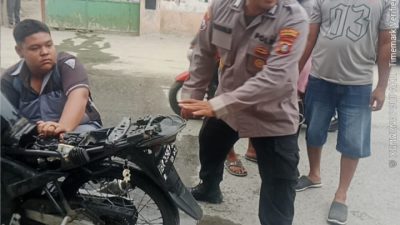 Gerak Cepat Bhabinkamtibmas Polsek Perdagangan Bantu Padamkan Motor Pelajar yang Terbakar