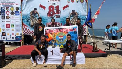 Tunjukkan Prestasi Prajurit Sathantai Kodaeral VI Ikuti Lomba Renang Rakit Merah Putih 