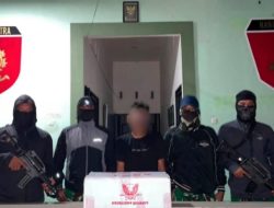 Gagalkan Penyelundupan di Jalur Tikus, Ambush Satgas Yonarmed 13/Nanggala Amankan 48 Botol Minuman Keras Ilegal di Perbatasan