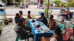 Babinsa Komsos Jalin Komunikasi dengan Pegawai Kantor Desa Sibuea Laguboti 