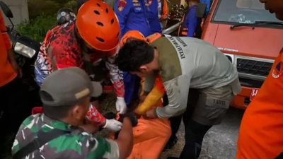 Aksi Cepat Prajurit Denipam 2 Marinir , Evakuasi Warga Tenggelam di Tambak Putat Menganti Gresik