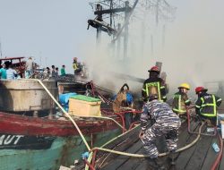 Api Melalap KM Cendrawasih Laut di Gabion, Posal Medan Labuhan Kodaeral I Sigap Jaga Keselamatan 