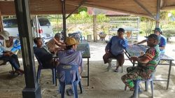 Babinsa Koramil 16/Laguboti Ajak Warga Tingkatkan Kewaspadaan Karhutla Lewat Komsos