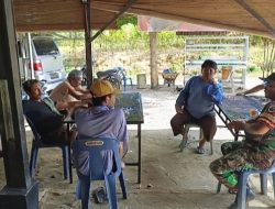 Babinsa Koramil 16/Laguboti Ajak Warga Tingkatkan Kewaspadaan Karhutla Lewat Komsos