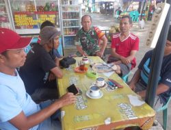 Babinsa Koramil 16/Laguboti Jalin Silahturahmi Sambil Ngopi Bersama Warga
