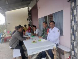 Bincang Santai Babinsa Jalin Komunikasi Sosial dengan Warga Binaan di Warung Kopi