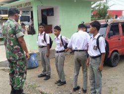 Babinsa Koramil 17/Balige Berikan Pembinaan dan Pengawasan kepada Siswa SMKN 1 Balige