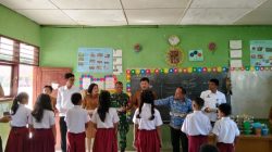 Babinsa Serka B Sinambela Kawal Penyaluran Program MBG di SDN 2 Laguboti 
