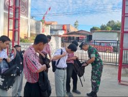 Babinsa Berikan Pembinaan Pengawasan dan Disiplin Kepada Siswa SMKN 1 Balige 