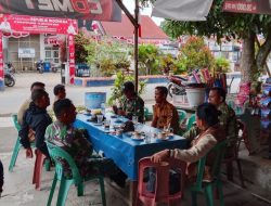 Babinsa Serda D Sigalingging Jalin Keakraban dengan Warga Desa Sibuea 