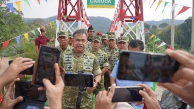 Tinjau Jembatan Gantung Garuda di OKU, Kasad: TNI Harus Jadi Solusi Kesulitan Rakyat!