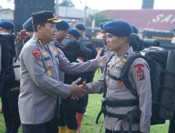 Gunung Sinabung Erupsi, Polda Sumut Siagakan 100 Personel Brimob dan Peralatan Pendukung