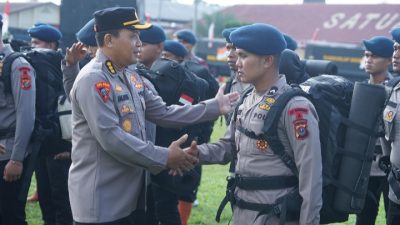 Gunung Sinabung Erupsi, Polda Sumut Siagakan 100 Personel Brimob dan Peralatan Pendukung