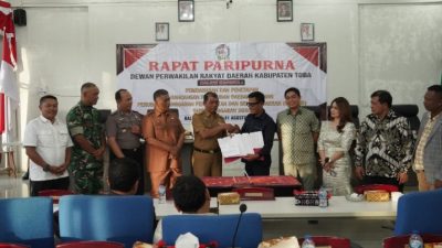 Pemkab dan DPRD Kabupaten Toba Tandatangani Persetujuan Ranperda P.APBD 2026