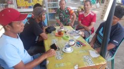 Babinsa Jalin Kebersamaan dengan Warga Desa Pardinggaran