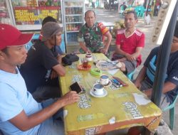 Babinsa Jalin Kebersamaan dengan Warga Desa Pardinggaran