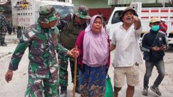 Antisipasi Erupsi Sinabung, Kodam I/BB Bantu Warga Kuta Tenggah Mengungsi
