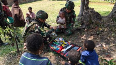 Satgas Pamtas Kewilayahan RI-PNG Yonif 645/Gty Pos Napua Laksanakan Kegiatan Pelayanan Kesehatan di Distrik Napua