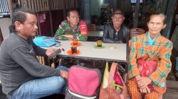 Babinsa Jalin Komunikasi Sosial dengan Warga Binaan di Warung Kopi