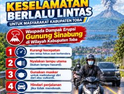 Satlantas Polres Toba Berikan Himbauan Keselamatan Berlalulintas Waspada Sebaran Abu Vulkanik Gunung Sinabung di Kabupaten Toba 
