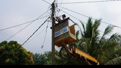 PJU Terangi Jalan di Desa Meranti Timur