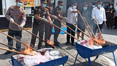 Kajari Toba Musnahkan Barang Bukti dari 50 Perkara Pidana yang Berkekuatan Hukum Tetap