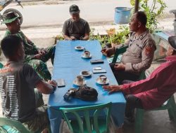 Babinsa Ajak Warga Peduli Kebersihan Lingkungan Sekitar
