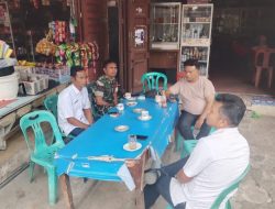 Babinsa Jalin Silaturahmi dan Kebersamaan dengan Warga Pasar Laguboti 