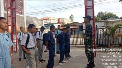 Babinsa Sertu Royeskana Berikan Pembinaan Karakter dan Motivasi kepada Siswa SMKN 1 Balige