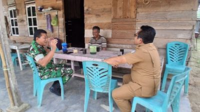 Danramil 16/Laguboti Komsos Bersama Warga Desa Pardomuan Nauli 
