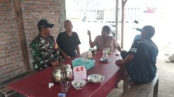 Komsos di Warung Kopi, Babinsa Jalin Silahturahmi Bersama Warga Binaan
