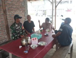 Komsos di Warung Kopi, Babinsa Jalin Silahturahmi Bersama Warga Binaan
