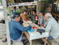Babinsa Seda J Situmorang Komsos dengan Warga dan Pantau Wilayah Binaan