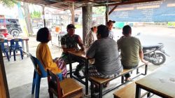 Babinsa Ciptakan Kebersamaan Bersama Warga Binaan Lewat Komunikasi Sosial