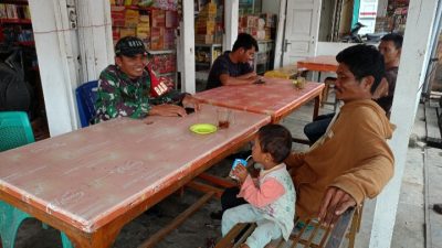 Babinsa Jalin Hubungan Yang Baik dan Harmonis Bersama Warga Melalui Komsos