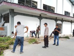Babinsa Bersama Polsek Laguboti dan Warga Gelar Gotong Royong Bersama di Desa Sibuea 