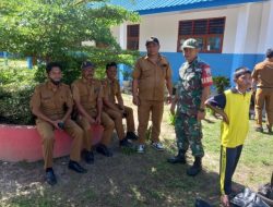 Babinsa Komsos Bersama Guru SMPN 4 Laguboti 