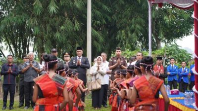 Bupati Toba Dorong Warga Natolu Tali Kembangkan Potensi Wisata