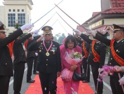 Akhir Pengabdian, Polres Humbahas Lepas Kompol Manson Nainggolan Purna Tugas.
