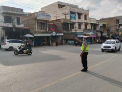 Piket Satlantas Polres Toba Perkuat Pelayanan Gatur dan Kelancaran Lalu Lintas di Sore Hari 