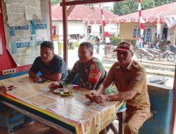Babinsa Jalin Komunikasi Sosial dan Silahturahmi dengan Warga di Warung Kopi