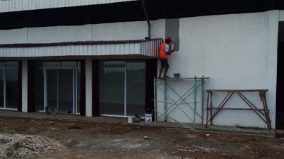 Pembangunan KDKMP Lintong Nihuta Tampahan Tahap Pemasaangan Logo KDKMP, Progres Capai 97,95 Persen