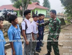 Babinsa Berikan Pembinaan Karakter Kepada Siswa SMKN 1 Balige