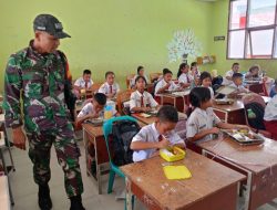 Babinsa Sertu Pane Monitoring Pengawasan Penyaluran Program MBG di Sekolah