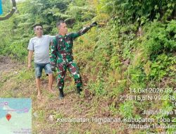 Babinsa Patroli dan Sosialisasi Karhutla di Desa Meat