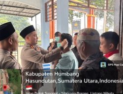 Peduli Kesehatan Masyarakat, Polres Humbahas Bagikan Masker di Tengah Kabut Asap