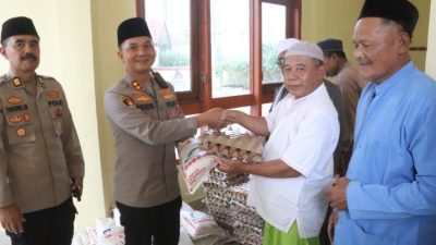 Jumat Keliling di Masjid Ar Rahman, Kapolres Simalungun Serap Aspirasi Warga dan Salurkan Bantuan untuk Kaum Duafa