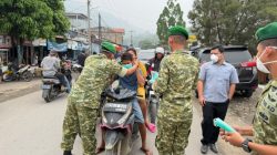 Peduli Kesehatan Masyarakat, Brigif TP 37/HS Bersinergi dengan Forkopinca Bagikan Masker Gratis di Kecamatan Lau Baleng