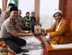 Pejabat Baru Polres Simalungun Silaturahmi ke Pondok Persulukan, Serahkan Plakat dan Minta Doa Restu