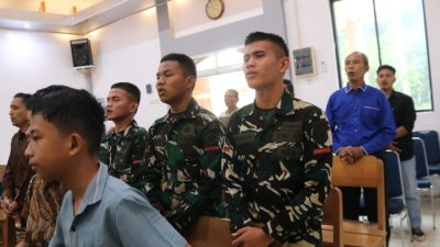 Satgas TMMD ke-130 Kodim 0319/Mentawai Laksanakan Ibadah Minggu di Gereja Methodist Indonesia Sipora Jaya
